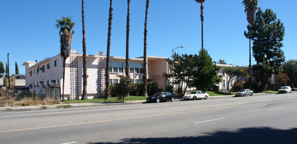 Woodman Park Apartments in Sherman Oaks, CA - Building Photo - Building Photo