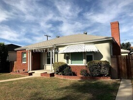 215 E Scott St in Long Beach, CA - Building Photo