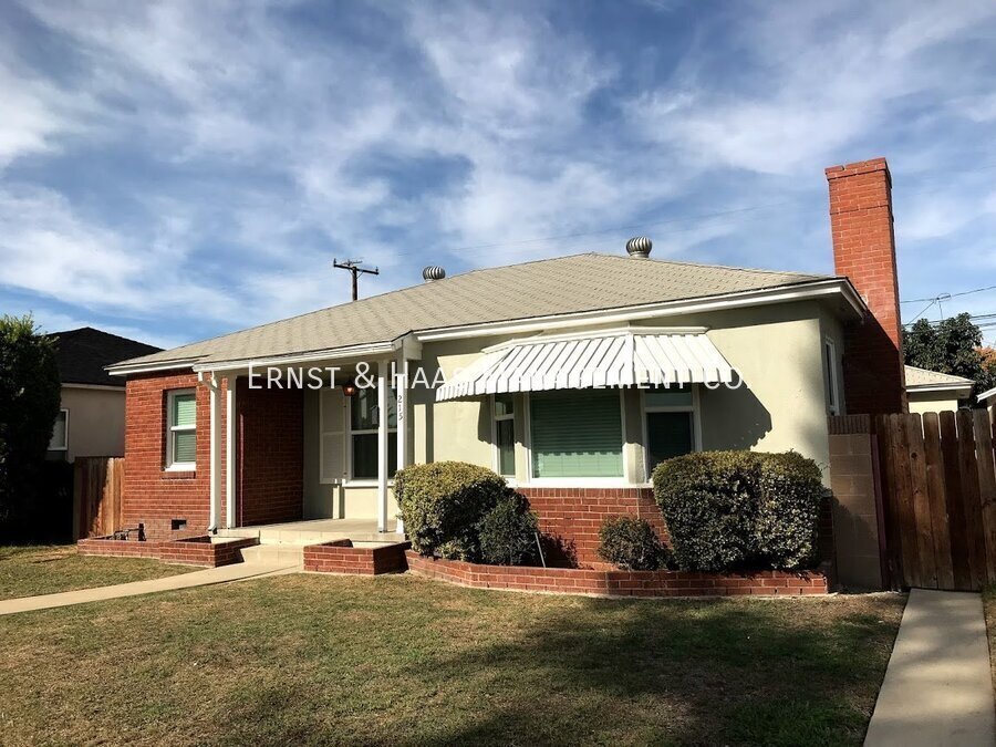 215 E Scott St in Long Beach, CA - Building Photo