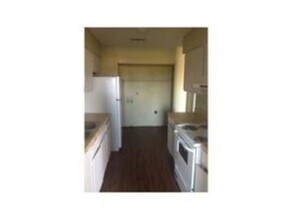 945 E Monterey Ct, Unit D in Gretna, LA - Building Photo - Building Photo