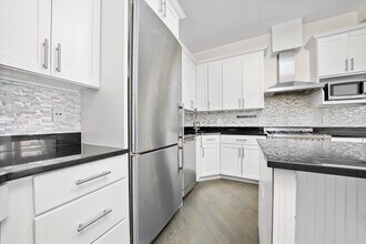 855 W Erie St, Unit 127 in Chicago, IL - Building Photo - Building Photo