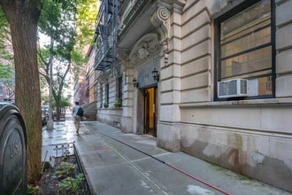 320-324 W 83rd St in New York, NY - Foto de edificio - Building Photo