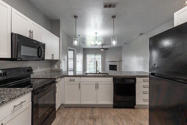 Shiloh Park in Plano, TX - Building Photo - Interior Photo