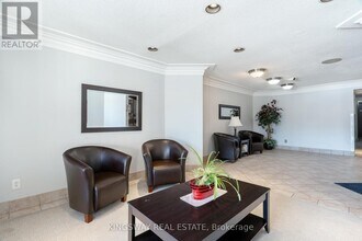 6720 Glen Erin Dr in Mississauga, ON - Building Photo - Building Photo