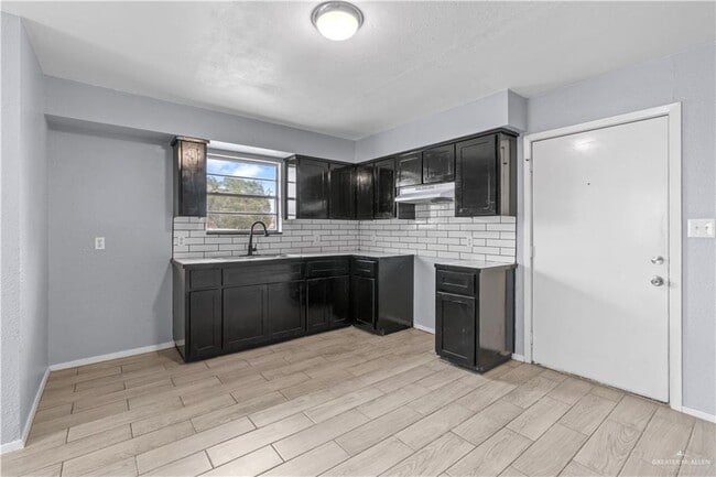 10 E Wells St in Edinburg, TX - Building Photo - Building Photo