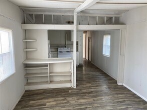 310 Harris Rd in Highlands, TX - Building Photo - Building Photo