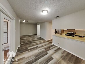 7407 Longing Trail in San Antonio, TX - Building Photo - Building Photo