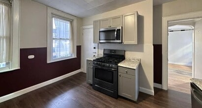 8 Park Ave, Unit 1 in Somerville, MA - Building Photo - Building Photo