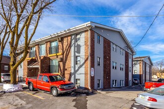 Hickman Place Apartments in Des Moines, IA - Building Photo - Primary Photo