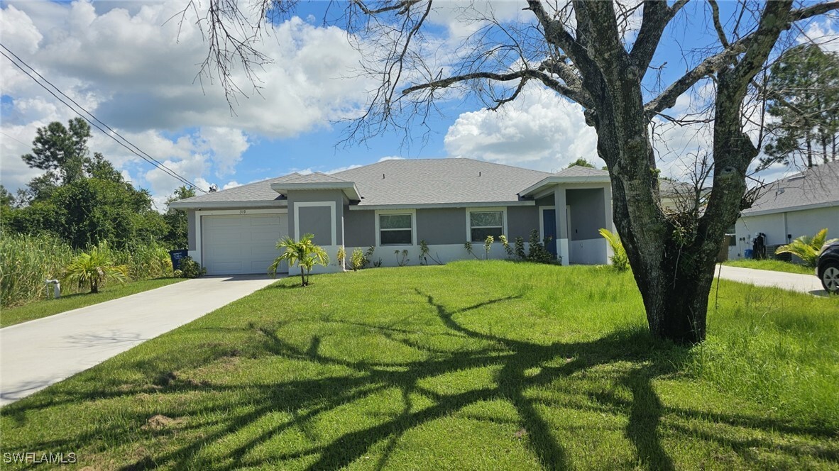 319 Bell Blvd in Lehigh Acres, FL - Building Photo