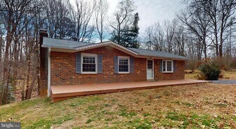 11813 Cornwell Dr in Manassas, VA - Building Photo