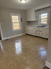 435 E Meadow Rd in Eden, NC - Building Photo - Building Photo