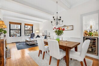 212 E 48th St in New York, NY - Building Photo - Building Photo
