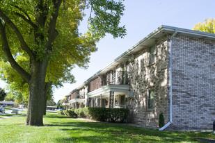 Oakview in De Pere, WI - Building Photo