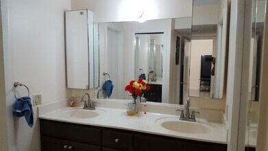 16491 Blatt Blvd in Weston, FL - Building Photo - Building Photo