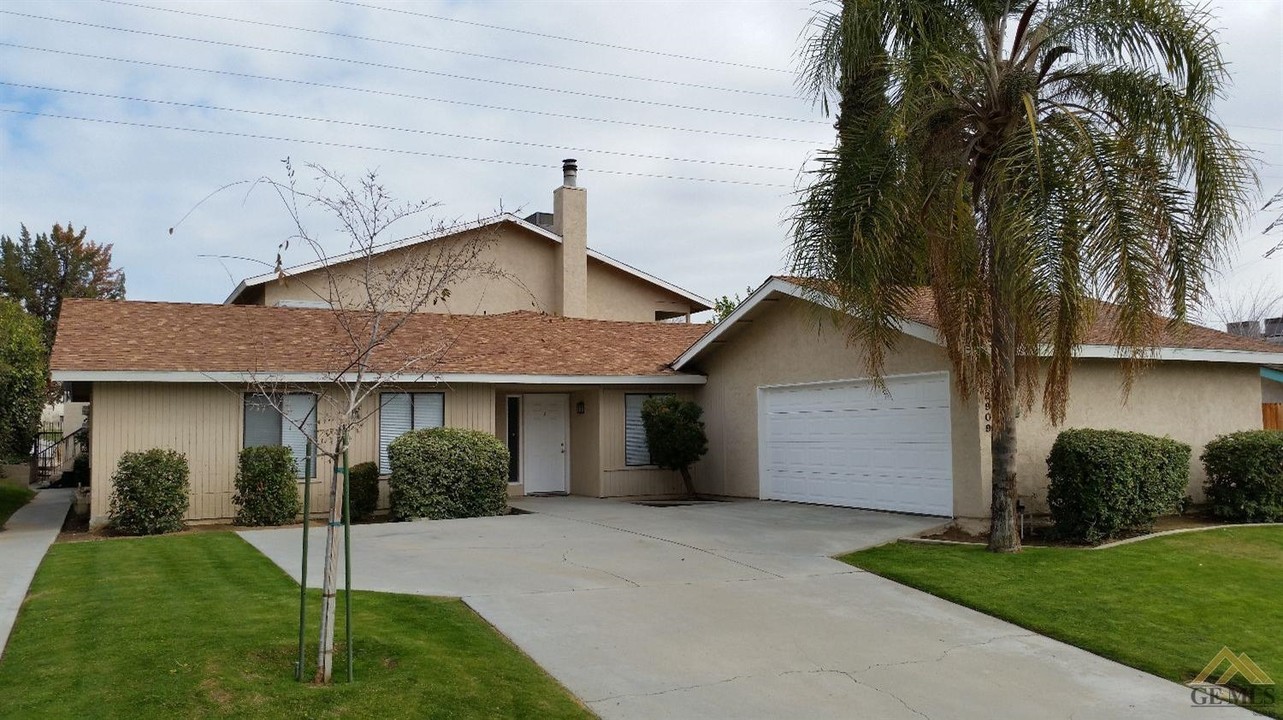 2909 La Costa St in Bakersfield, CA - Building Photo