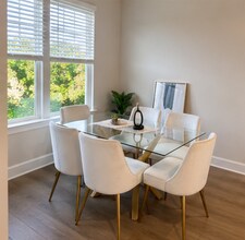 3593 Carnaby St in Hyattsville, MD - Foto de edificio - Building Photo