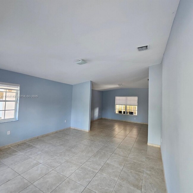 8330 SW 96th Pl in Miami, FL - Building Photo - Building Photo