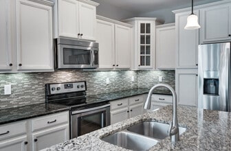 141 Ambassador Private Cir in Hendersonville, TN - Foto de edificio - Building Photo