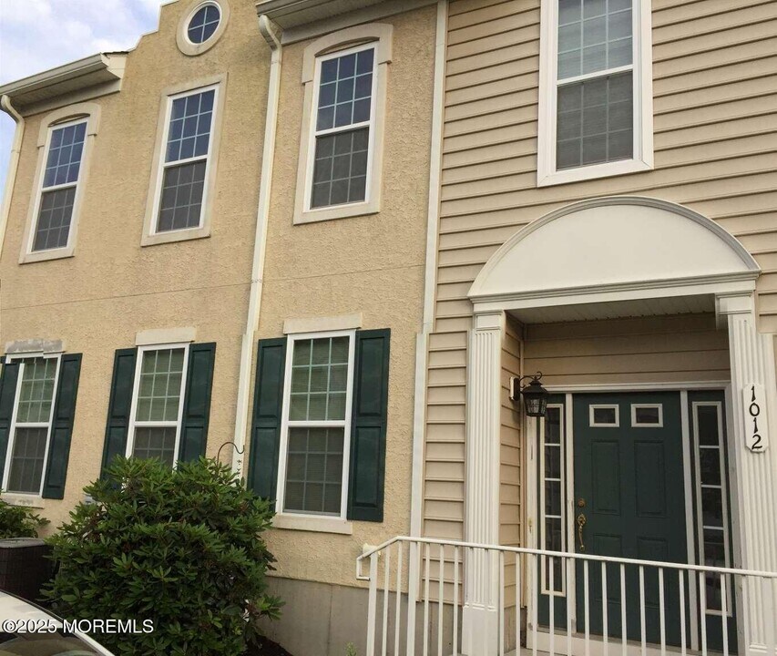 1012 Abby Rd in Middletown, NJ - Building Photo