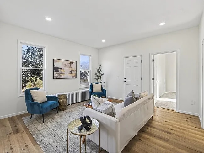 1730 5th St NE, Unit B in Minneapolis, MN - Foto de edificio - Building Photo