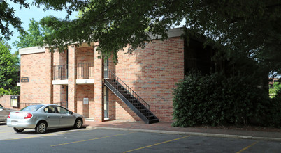 Hawthorne Court Condominiums in Winston-Salem, NC - Building Photo - Building Photo