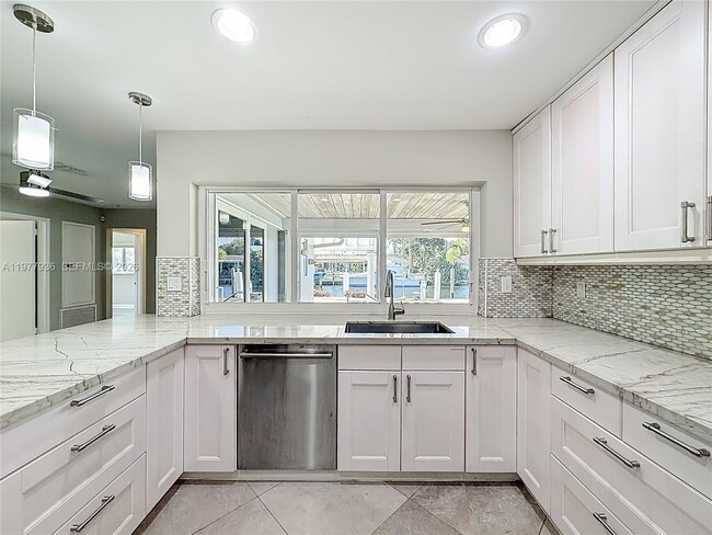 2770 NE 8th Ct in Pompano Beach, FL - Foto de edificio - Building Photo