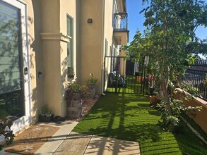 8015 Mermaid Cir in Huntington Beach, CA - Building Photo - Building Photo