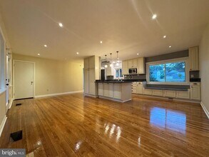 2612 Sigmona St in Falls Church, VA - Foto de edificio - Building Photo