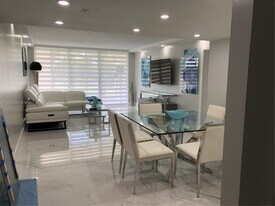 16400 Golf Club Rd in Weston, FL - Building Photo