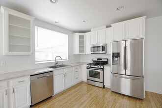 8360 E 35th Ave in Denver, CO - Foto de edificio - Building Photo