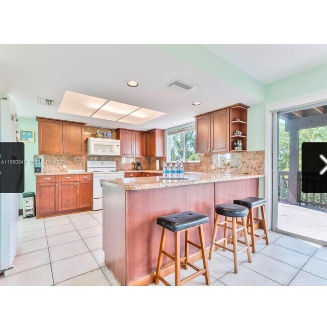 202 W Canal Dr in Key Largo, FL - Building Photo - Building Photo