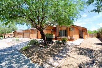 2353 E Calle Sierra Del Manantial in Tucson, AZ - Building Photo - Building Photo
