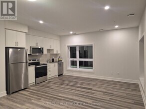 1100 Lackner Pl in Kitchener, ON - Building Photo - Building Photo