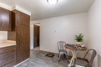 Sequoia Apartments in Springfield, OR - Foto de edificio - Interior Photo