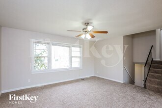 5902 E 95th Terrace in Kansas City, MO - Foto de edificio - Building Photo