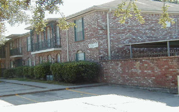 Valley Oaks Apartments in Houston, TX - Building Photo - Building Photo