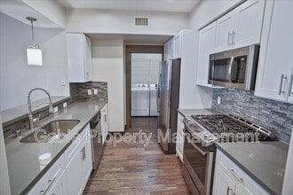 24595 Town Center Dr in Santa Clarita, CA - Building Photo - Building Photo