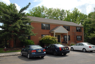 Heather Hill Apartments in Somerville, NJ - Foto de edificio - Building Photo