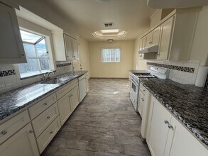 135 E Stuart Ave in Fresno, CA - Building Photo - Building Photo