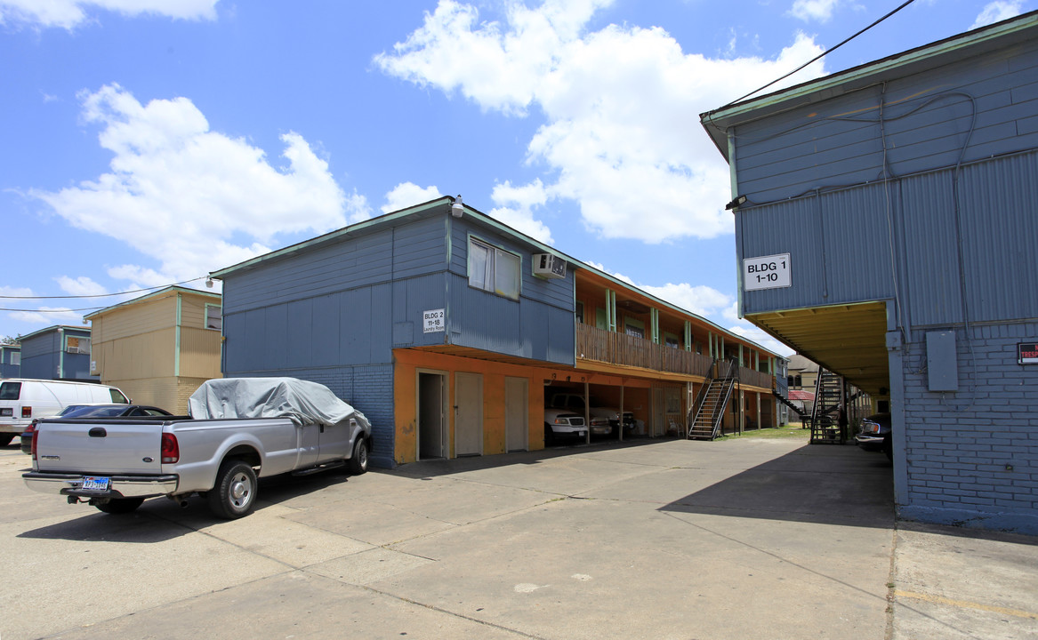 8601 Winkler Dr in Houston, TX - Foto de edificio