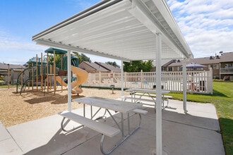 Lincoln Park Apartments in Taylorsville, UT - Foto de edificio - Building Photo