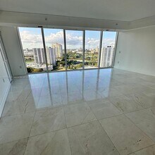 3370 Hidden Bay Dr, Unit 2006 in Miami, FL - Foto de edificio - Building Photo