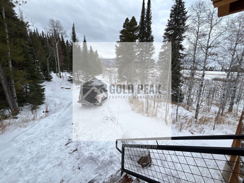 33181 Wenatchi Trail in Oak Creek, CO - Foto de edificio