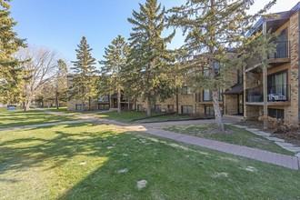 Fountain Terrace Apartments! in New Brighton, MN - Building Photo - Building Photo