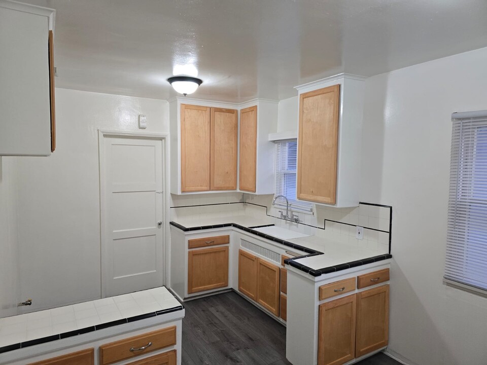 2518 W 48th St, Unit 1 in Los Angeles, CA - Foto de edificio
