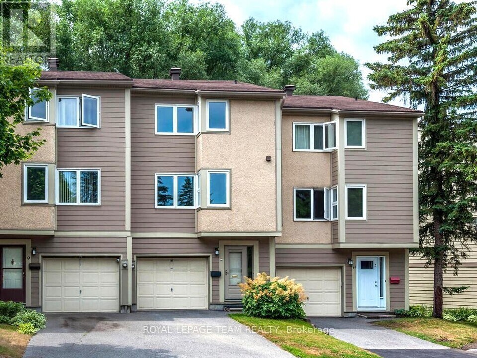 11 Peary Way in Ottawa, ON - Building Photo