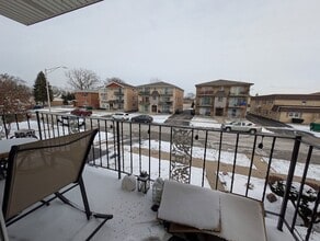 7840 Normandy Ave in Burbank, IL - Foto de edificio - Building Photo