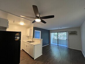 700 S. Berendo Ave in Los Angeles, CA - Building Photo - Interior Photo