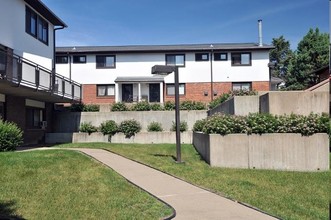 Hanover Townhouses in St. Paul, MN - Foto de edificio - Building Photo